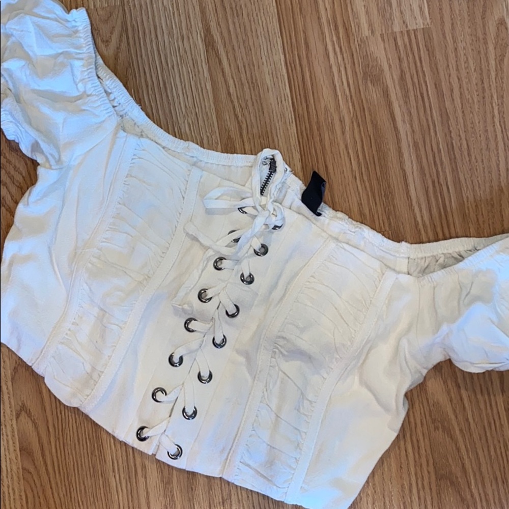Off shoulder crop